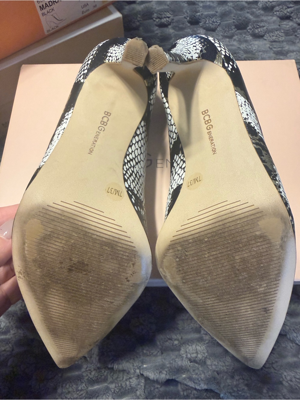 BCBG pumps - Picture 4 of 6